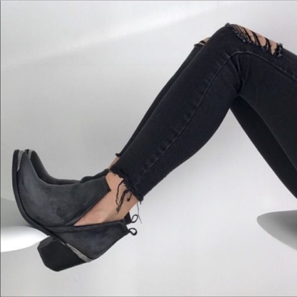 Jeffrey Campbell Cromwell Distressed Black Boots💕 - Picture 2 of 8